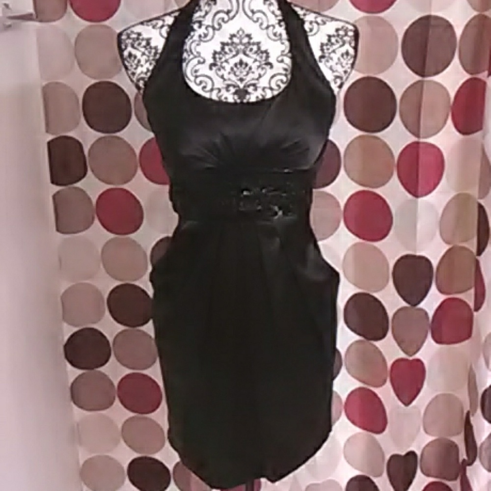 Elegent little black dress with pockets